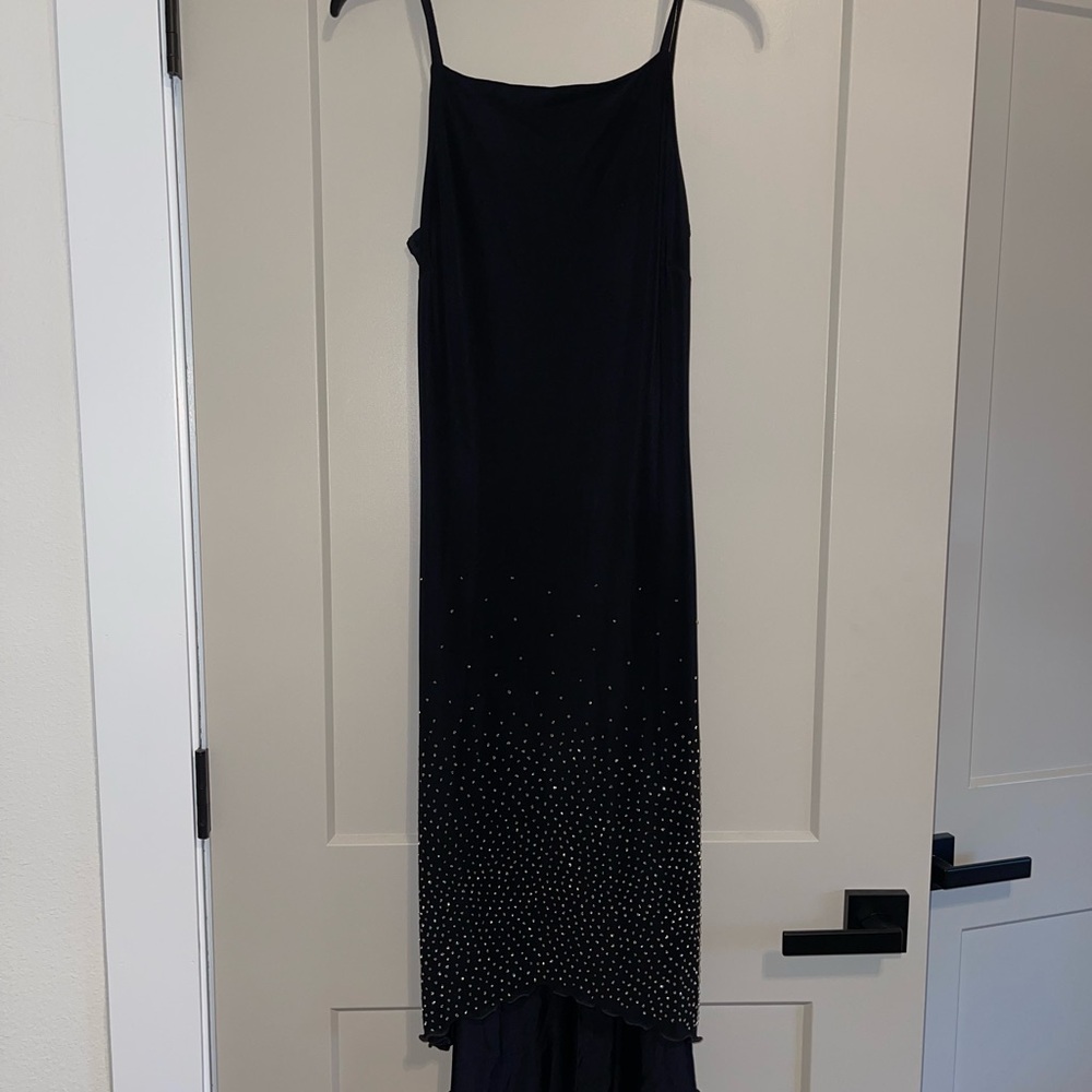 Elegant Black Sleeveless Maxi Dress with Spaghetti Straps for Night Out